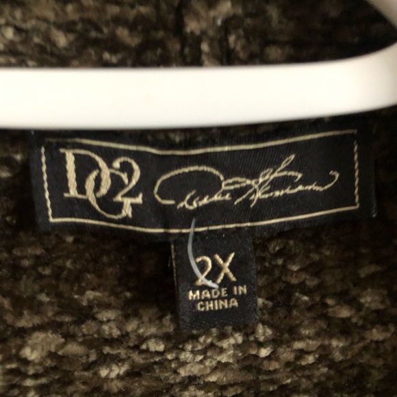 Dark Green textured Cartigan with Flared Sleeves - Picture 2 of 4